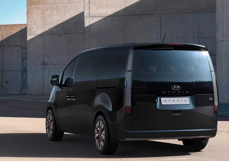 Hyundai Staria (2)