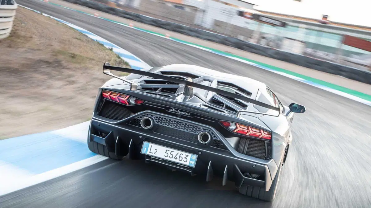 Lamborghini Aventador Coupé SVJ 6.5 V12 (7)