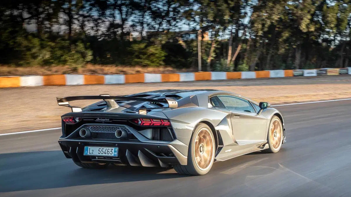 Lamborghini Aventador Coupé SVJ 6.5 V12 (6)