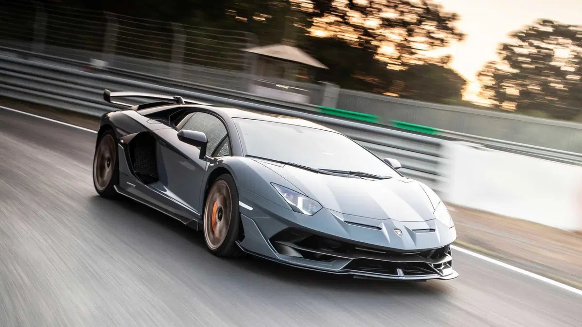 Lamborghini Aventador Coupé SVJ 6.5 V12 (2)