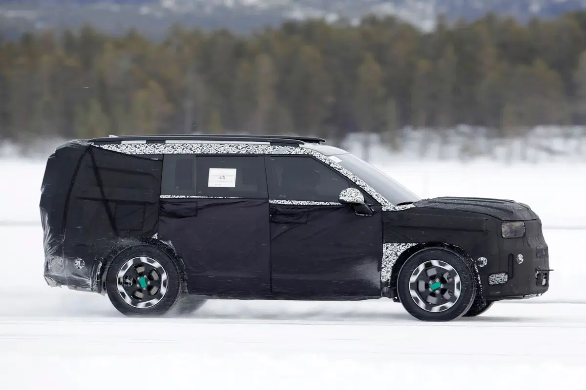 Hyundai Santa Fe, la nuova generazione cambia veste [Foto Spia] (2)