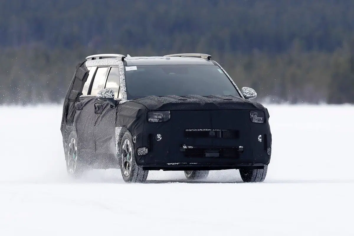 Hyundai Santa Fe, la nuova generazione cambia veste [Foto Spia] (3)