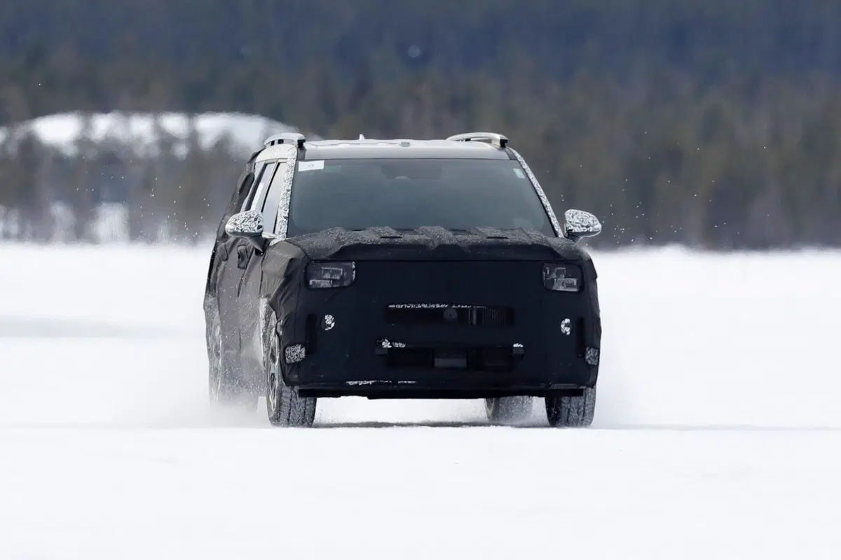 Hyundai Santa Fe, la nuova generazione cambia veste [Foto Spia] (4)