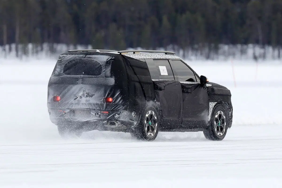 Hyundai Santa Fe, la nuova generazione cambia veste [Foto Spia] (7)
