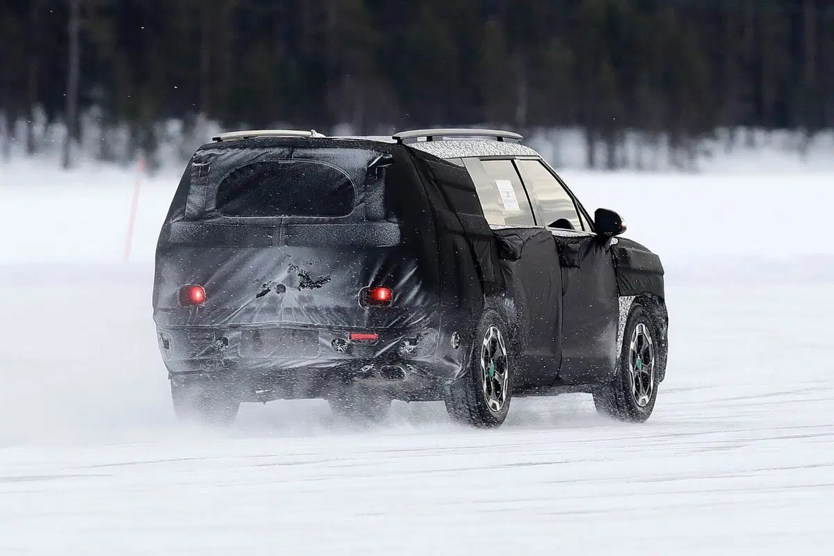 Hyundai Santa Fe, la nuova generazione cambia veste [Foto Spia] (8)