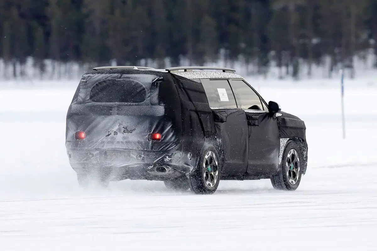 Hyundai Santa Fe, la nuova generazione cambia veste [Foto Spia] (10)