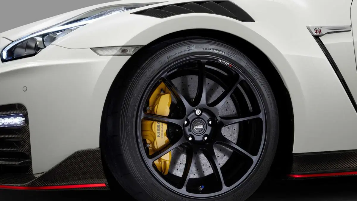 Nissan GT-R 3.8 V6 Nismo (10)