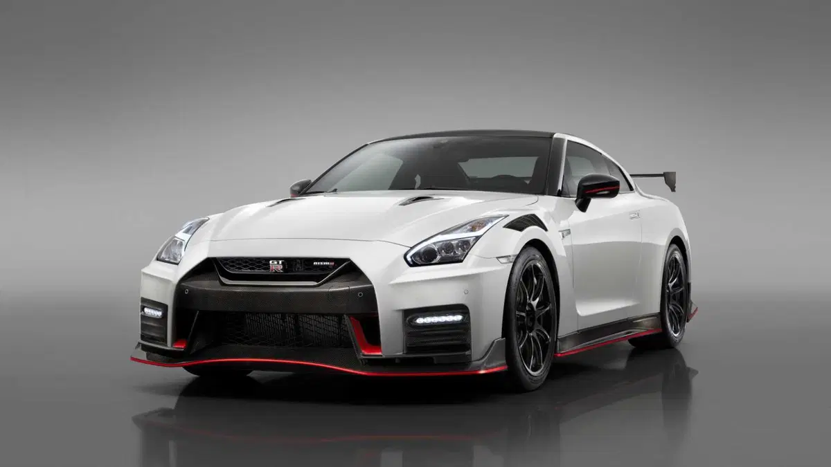 Nissan GT-R 3.8 V6 Nismo (2)