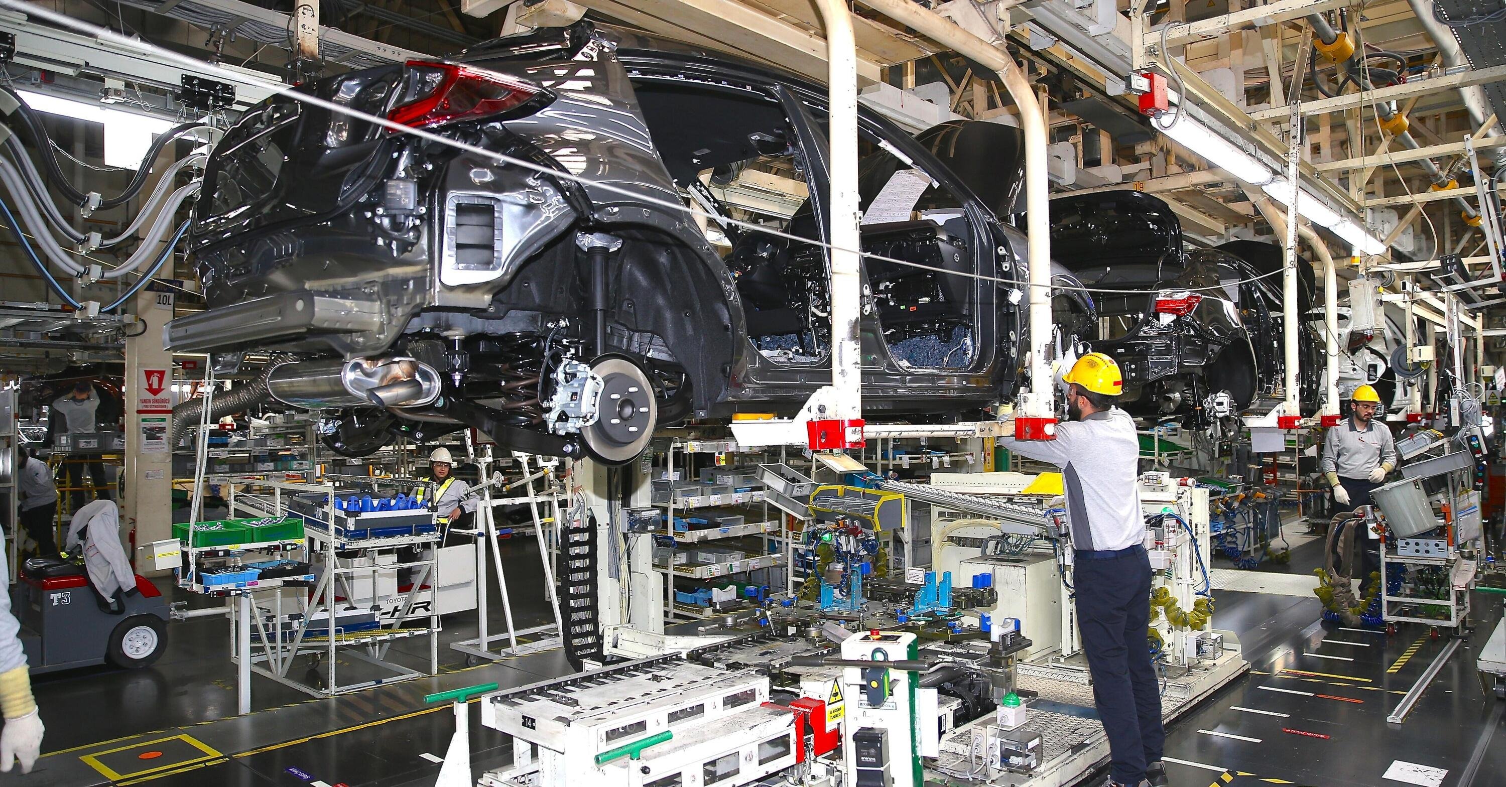 Toyota C-HR: ibride e plug-in verranno fabbricate in Turchia