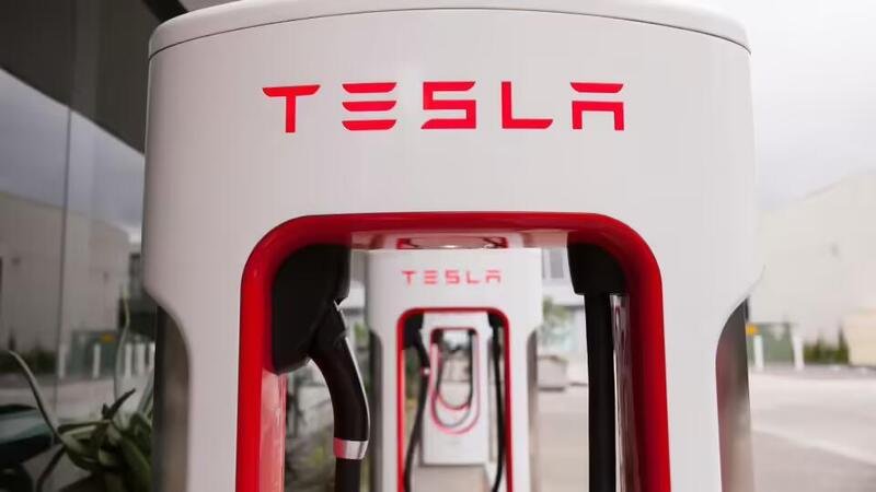 I supercharger Tesla aprono a tutti (secondo step nel mondo)