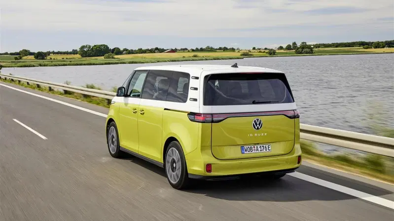Volkswagen ID.Buzz: costa caro, ma c'&egrave; lo sconto (con finanziamento)