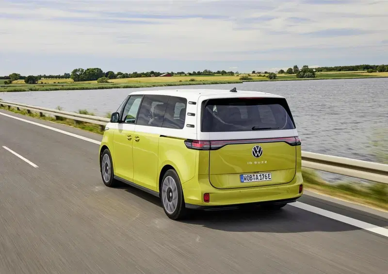 Volkswagen ID.Buzz: costa caro, ma c'&egrave; lo sconto (con finanziamento)