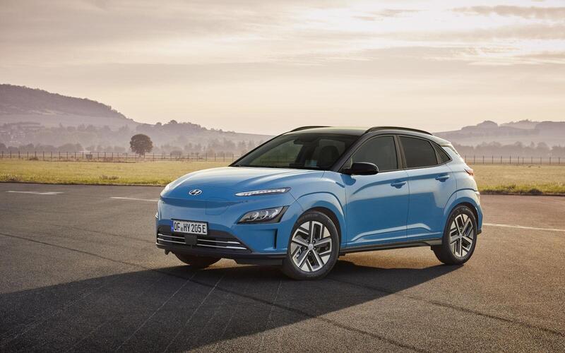 La Hyundai Kona EV &egrave; lunga 418 cm, larga 180 cm e alta 157 cm