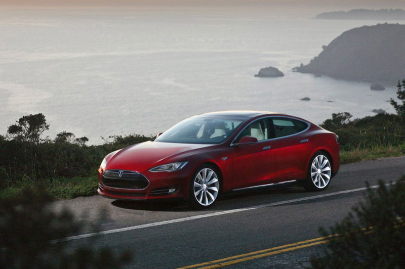 Una Tesla Model S Plaid costa oggi 141.000 euro