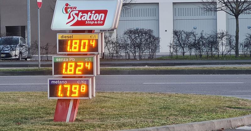 Forse c&#039;&egrave; un errore: benzina pi&ugrave; cara del gasolio, aumenti in vista