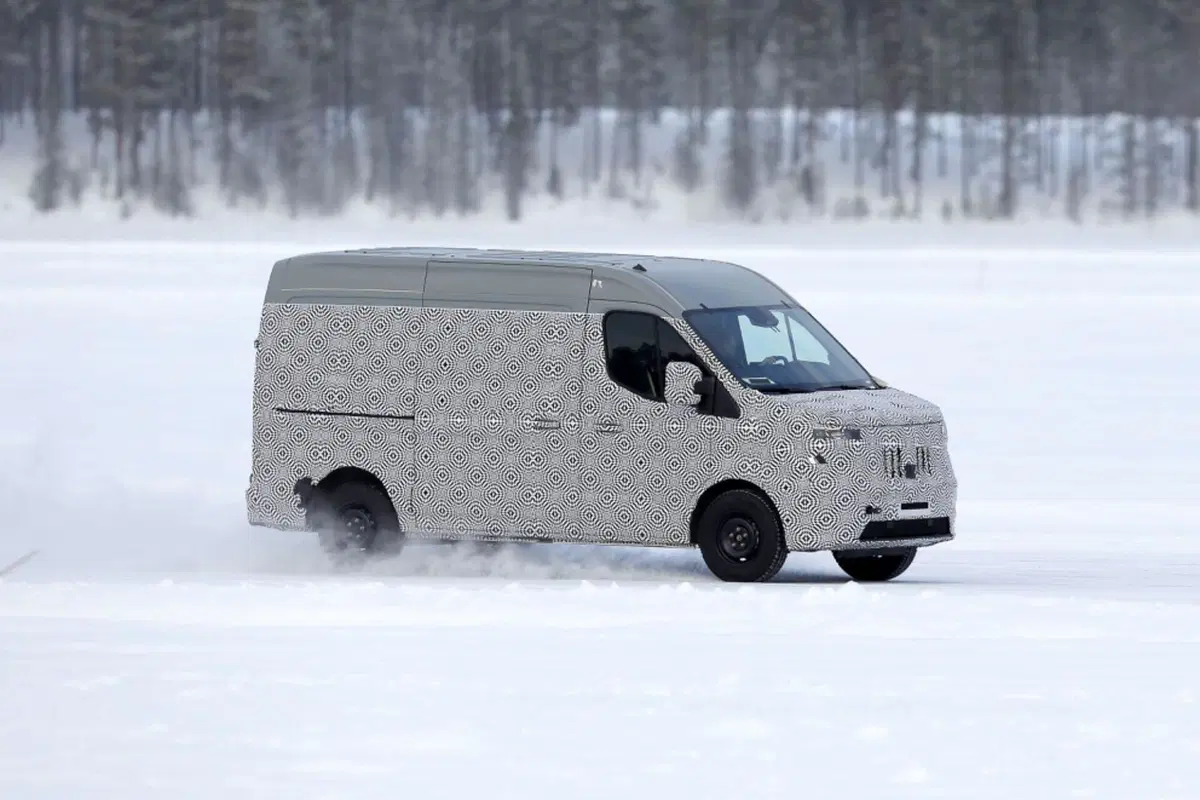 Renault Master, il Diesel verrà proposto con l’Elettrico [Foto Spia]