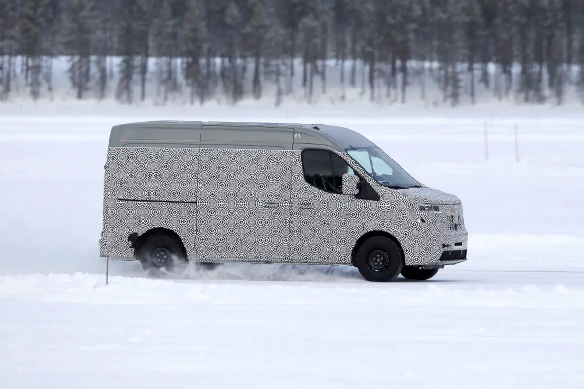 Renault Master, il Diesel verrà proposto con l’Elettrico [Foto Spia] (5)