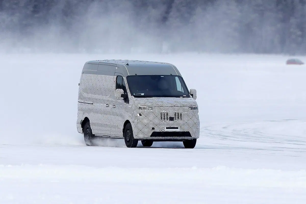 Renault Master, il Diesel verrà proposto con l’Elettrico [Foto Spia] (6)