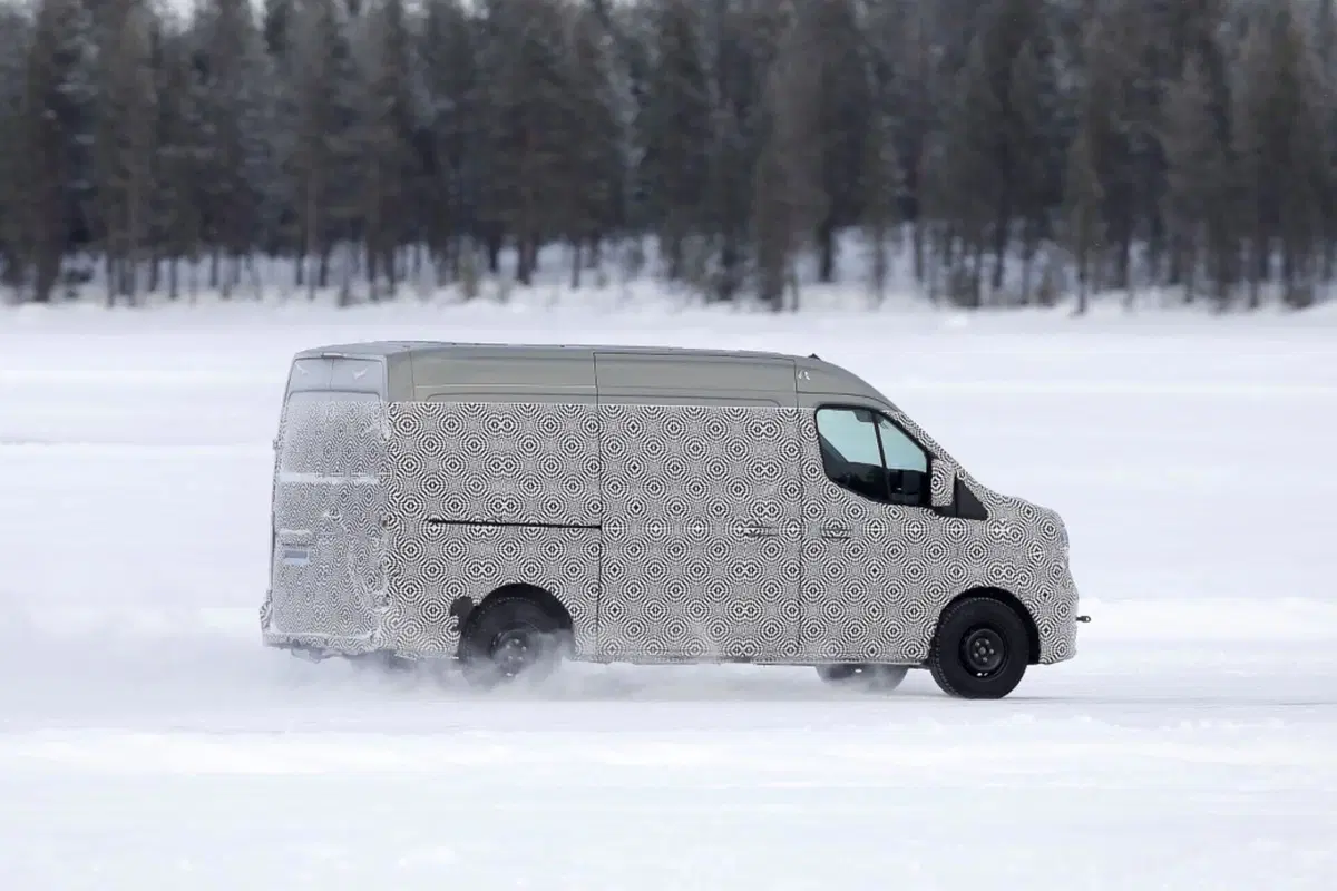 Renault Master, il Diesel verrà proposto con l’Elettrico [Foto Spia] (7)