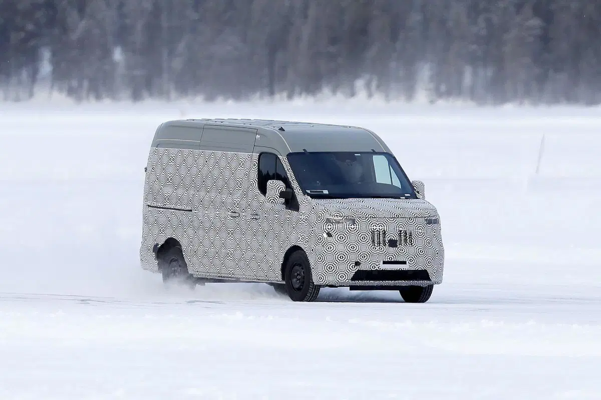 Renault Master, il Diesel verrà proposto con l’Elettrico [Foto Spia] (11)