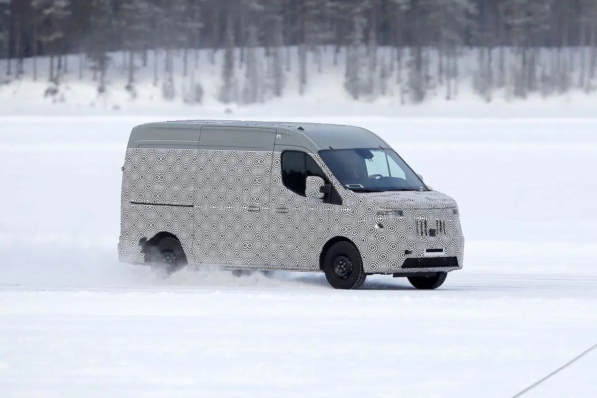 Renault Master, il Diesel verrà proposto con l’Elettrico [Foto Spia] (10)