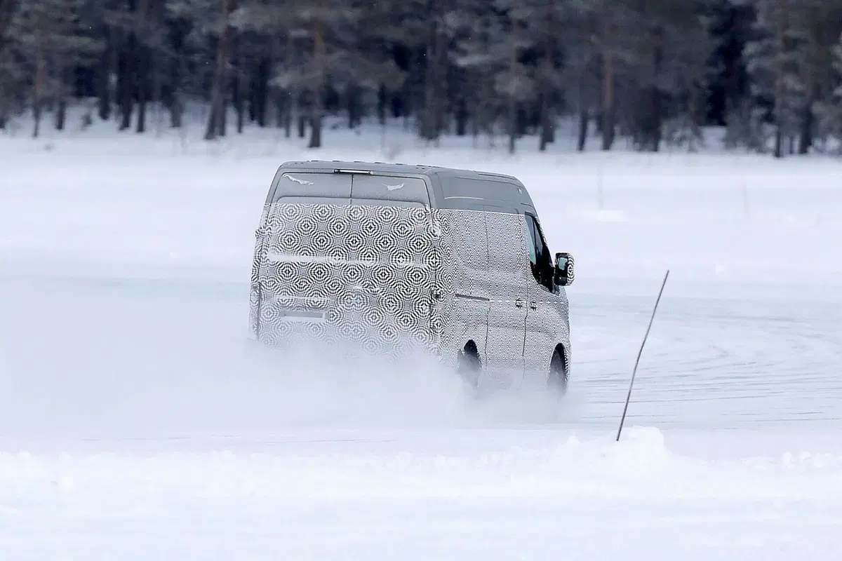 Renault Master, il Diesel verrà proposto con l’Elettrico [Foto Spia] (9)