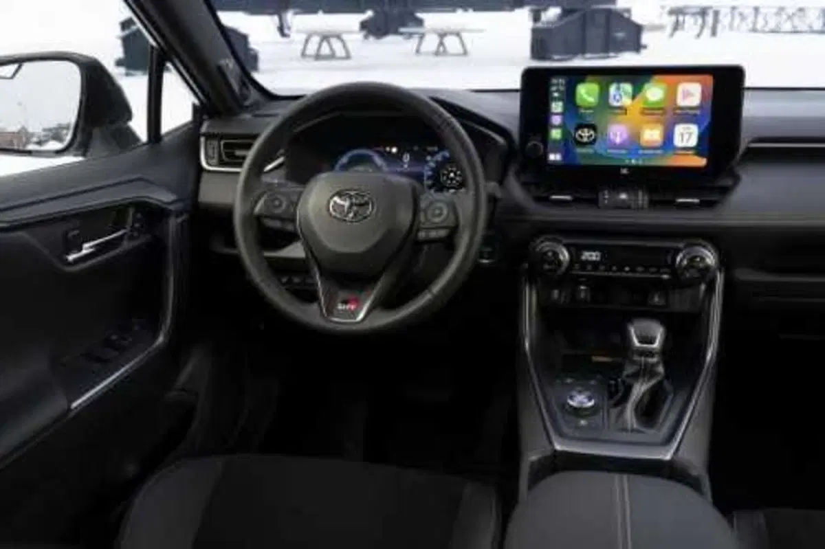 Toyota RAV4 GR Sport: salto in alto, anzi altissimo (3)