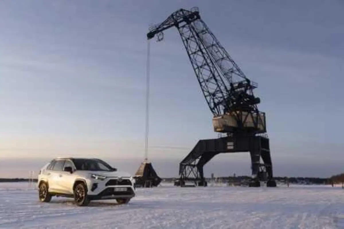 Toyota RAV4 GR Sport: salto in alto, anzi altissimo (5)