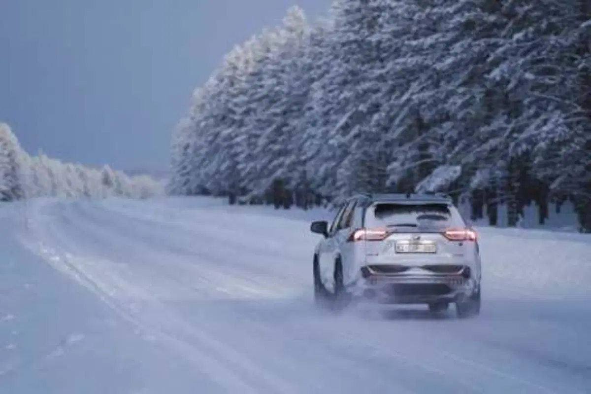 Toyota RAV4 GR Sport: salto in alto, anzi altissimo (6)