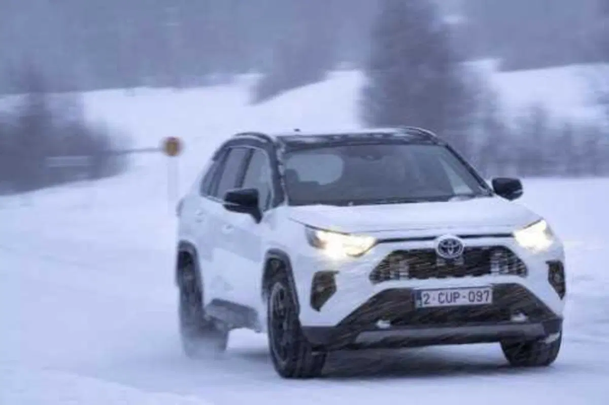 Toyota RAV4 GR Sport: salto in alto, anzi altissimo (7)