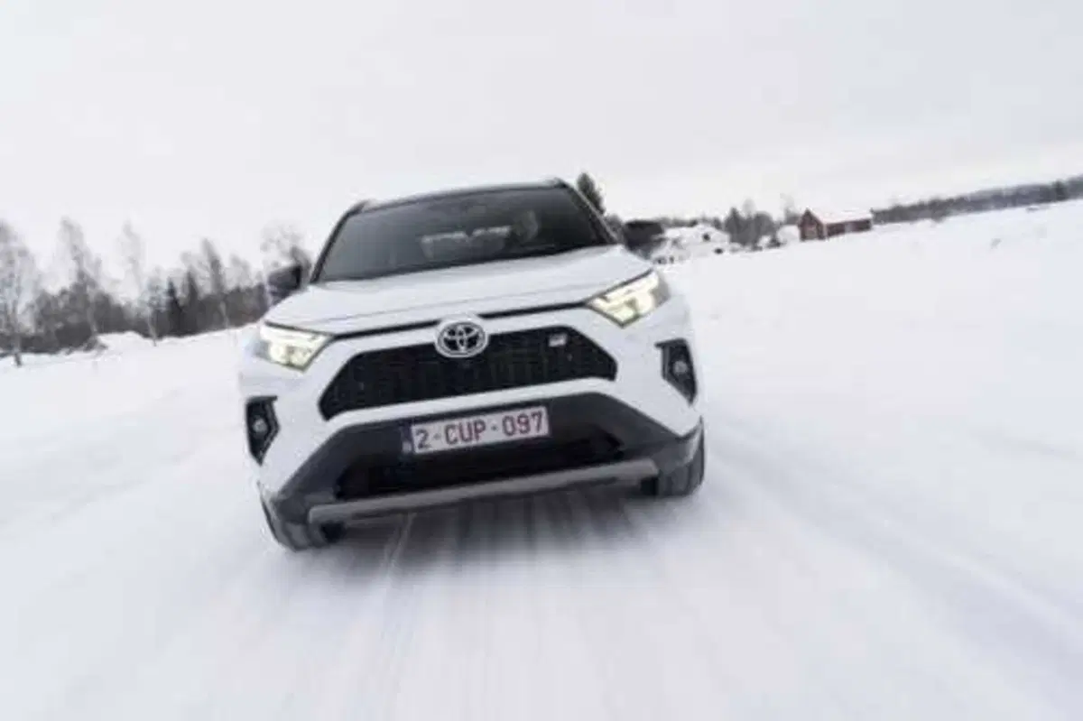 Toyota RAV4 GR Sport: salto in alto, anzi altissimo (8)