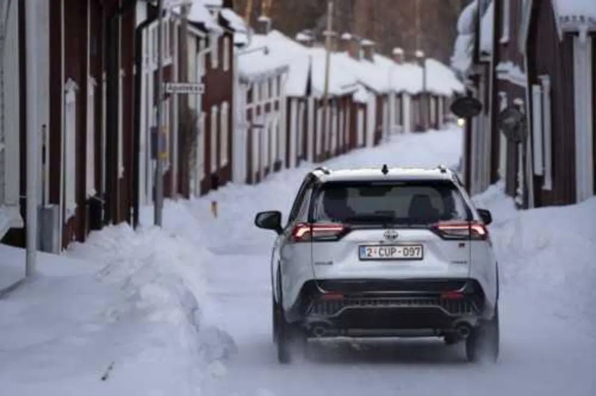 Toyota RAV4 GR Sport: salto in alto, anzi altissimo (9)