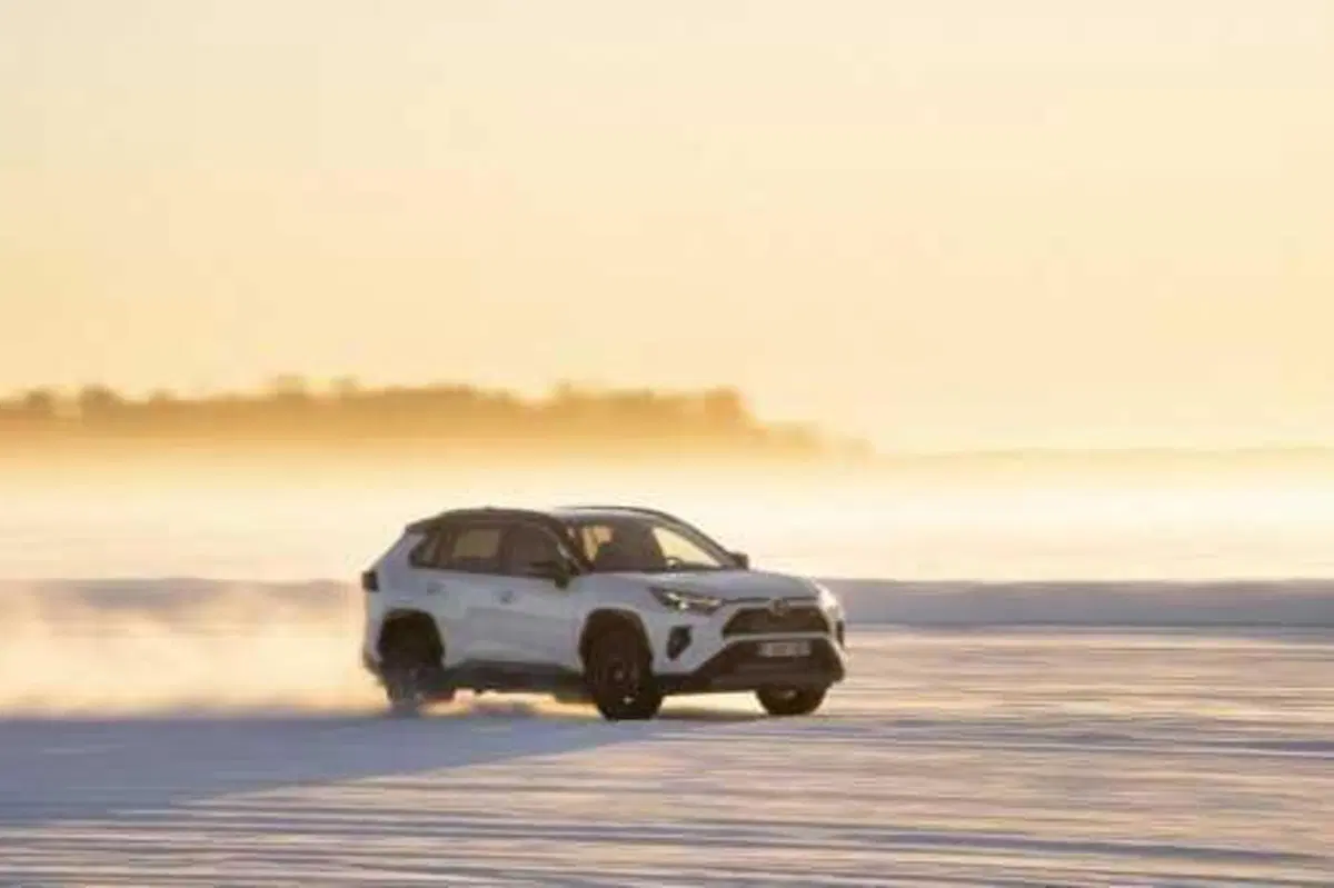 Toyota RAV4 GR Sport: salto in alto, anzi altissimo (12)