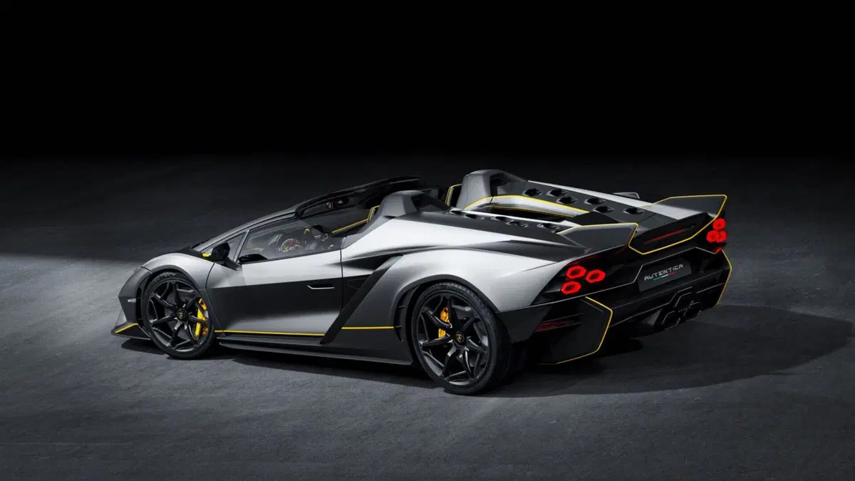 Lamborghini Invencibile e  Auténtica: addio V12 "puro" con questi due esemplari unici (5)