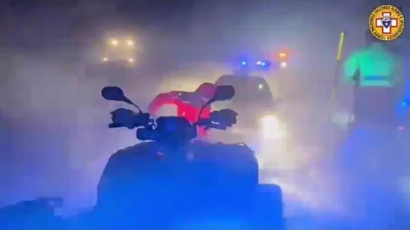 Il Polo Nord si &egrave; spostato fra Marche e Umbria: auto e pullman bloccati dalla neve [VIDEO]
