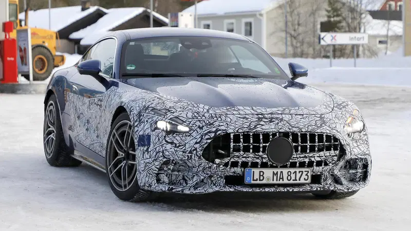Mercedes AMG GT, il nuovo facelift rinnova la tedesca [Foto Spia]