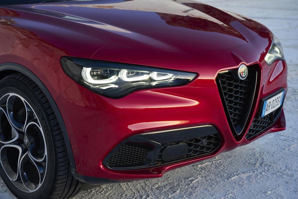 Il frontale della nuova Alfa Romeo Stelvio