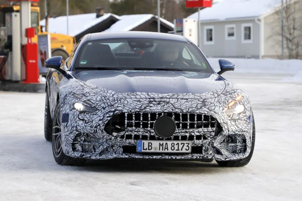 Mercedes AMG GT, il nuovo facelift rinnova la tedesca [Foto Spia]