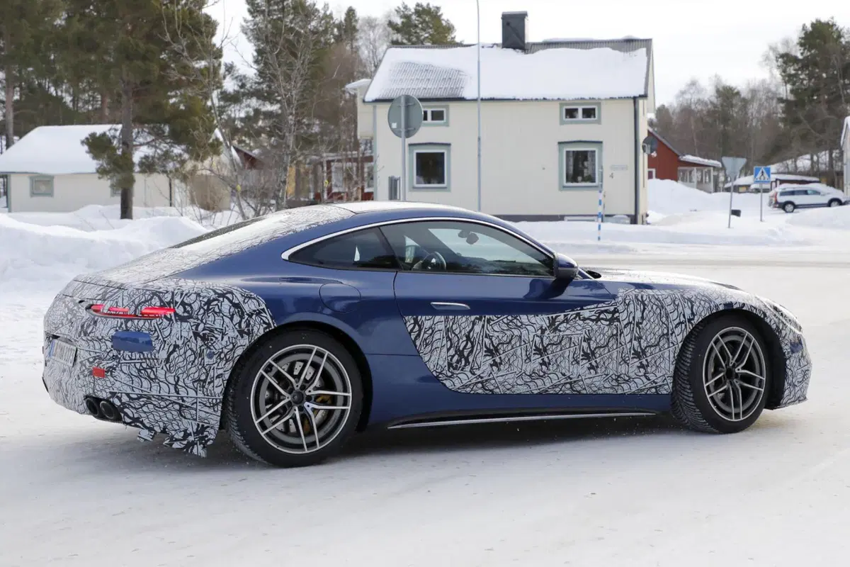 Mercedes AMG GT, il nuovo facelift rinnova la tedesca [Foto Spia] (3)