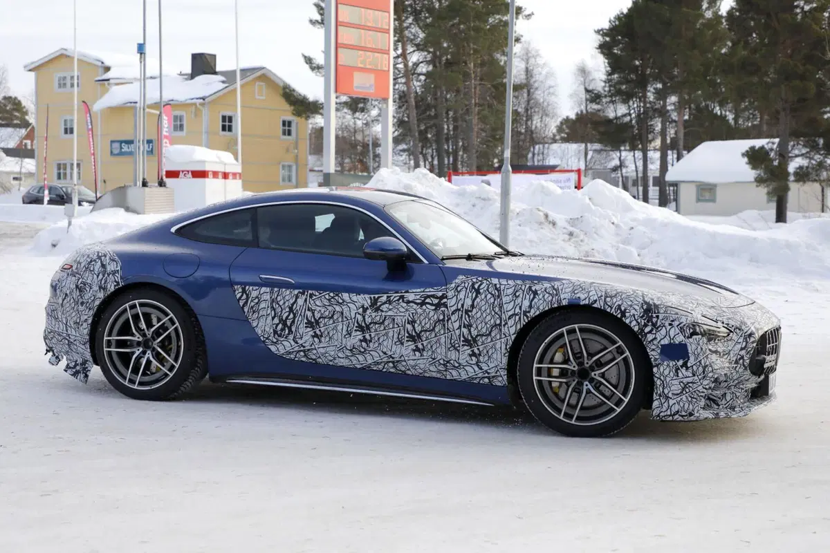 Mercedes AMG GT, il nuovo facelift rinnova la tedesca [Foto Spia] (4)