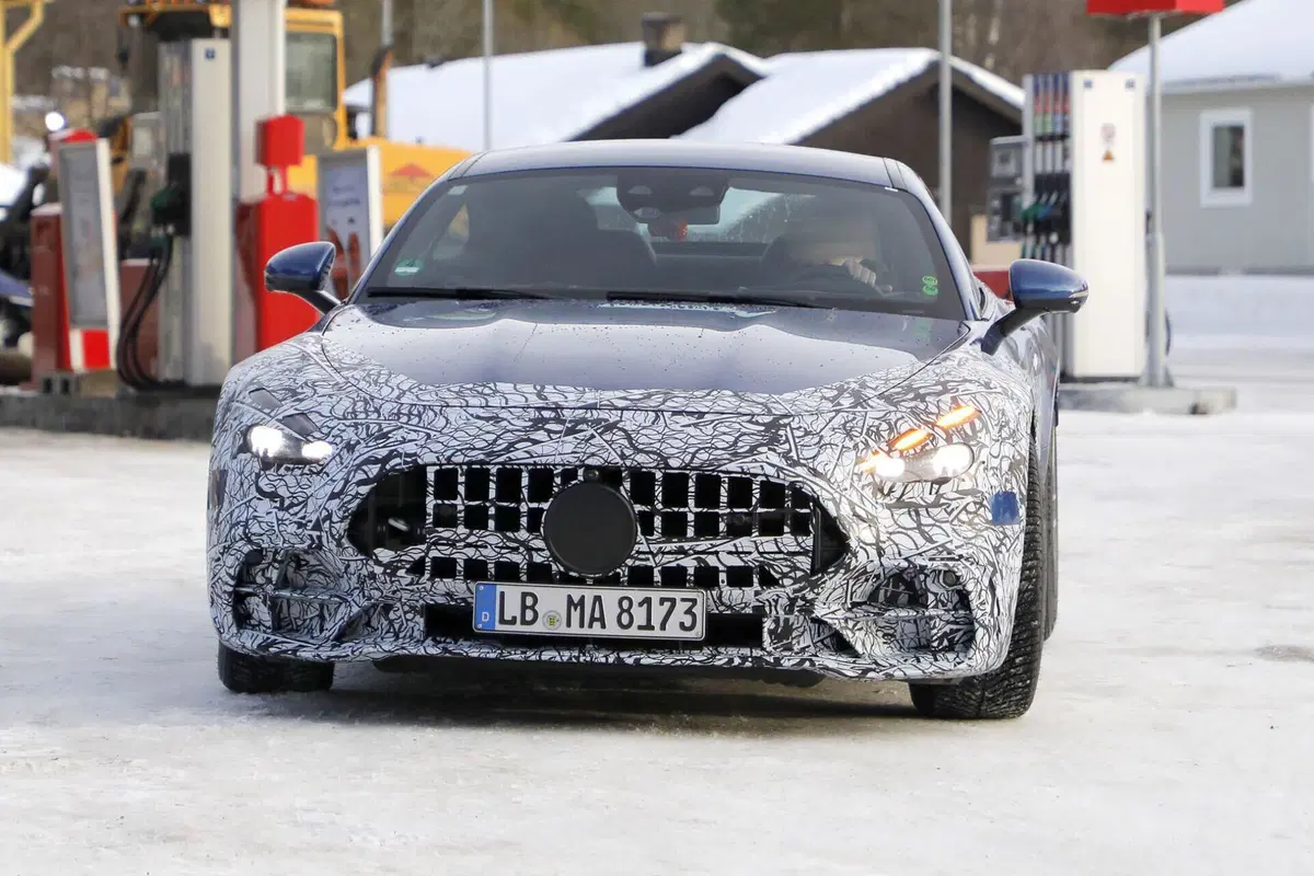 Mercedes AMG GT, il nuovo facelift rinnova la tedesca [Foto Spia] (6)