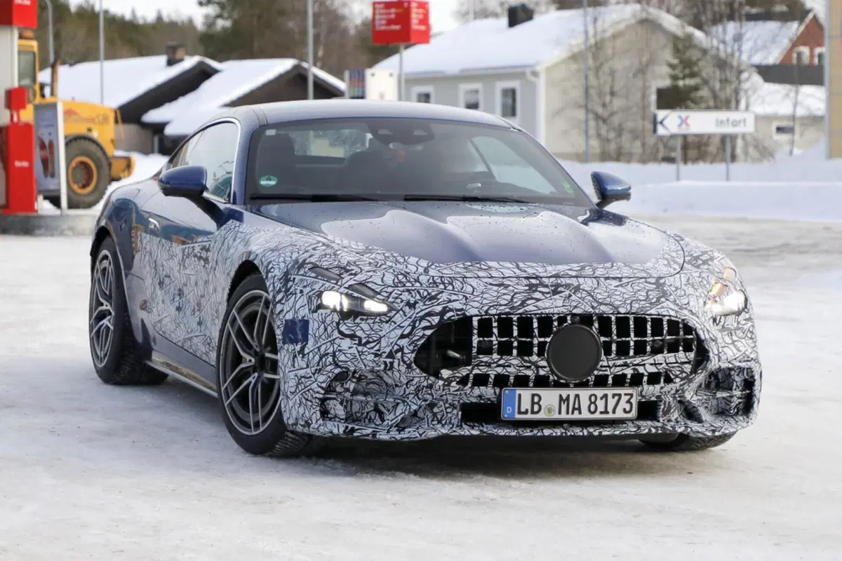 Mercedes AMG GT, il nuovo facelift rinnova la tedesca [Foto Spia] (7)