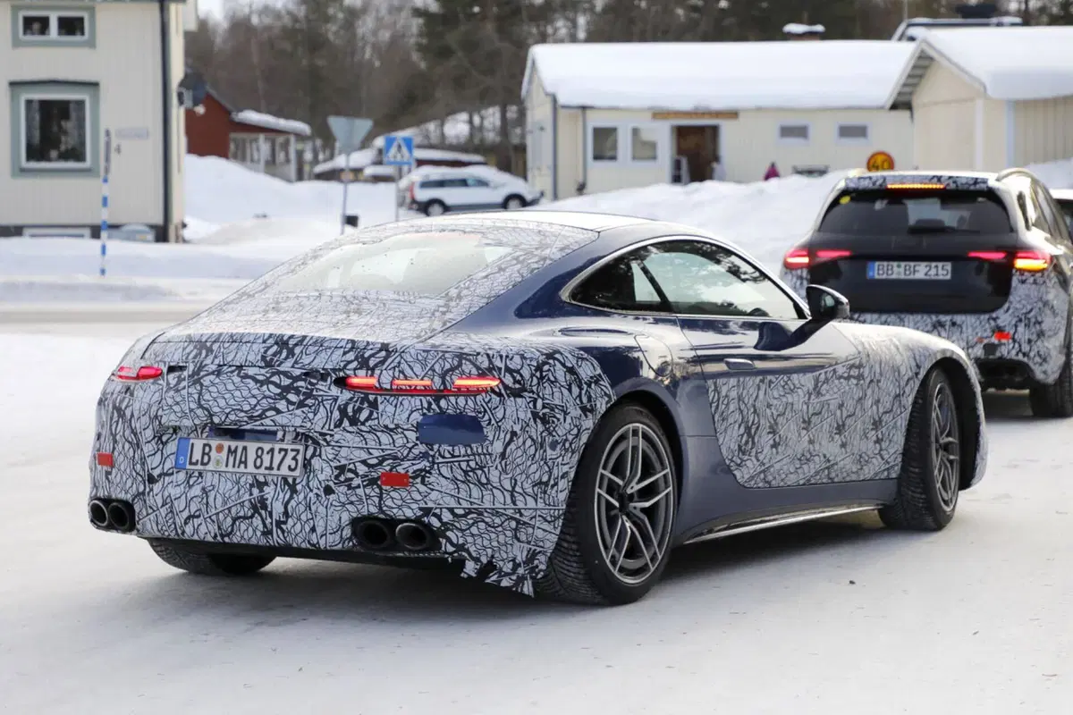 Mercedes AMG GT, il nuovo facelift rinnova la tedesca [Foto Spia] (8)
