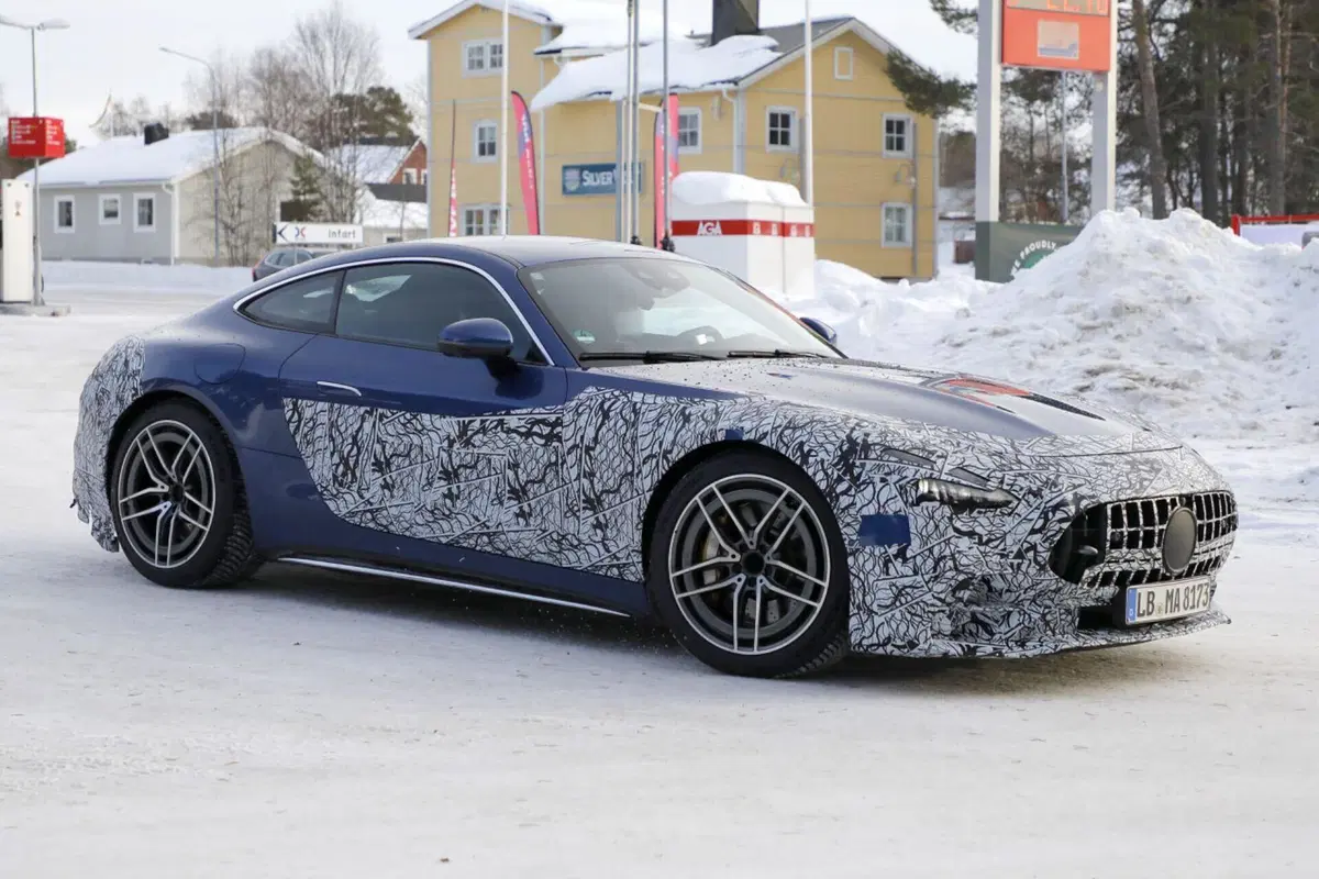 Mercedes AMG GT, il nuovo facelift rinnova la tedesca [Foto Spia] (9)