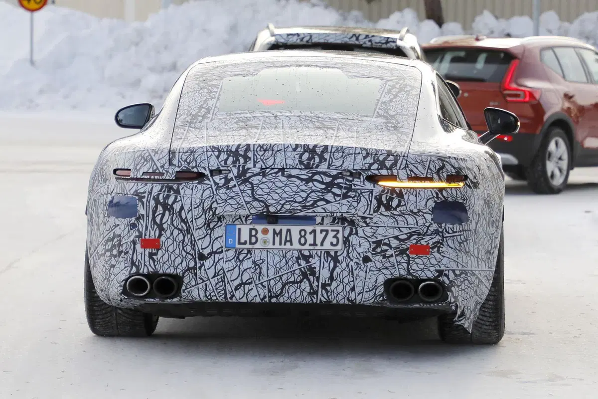 Mercedes AMG GT, il nuovo facelift rinnova la tedesca [Foto Spia] (11)
