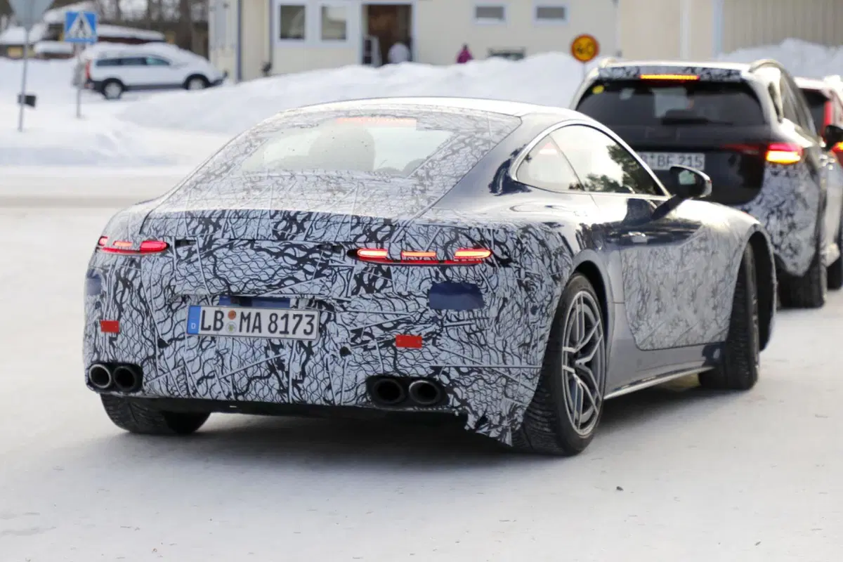 Mercedes AMG GT, il nuovo facelift rinnova la tedesca [Foto Spia] (13)