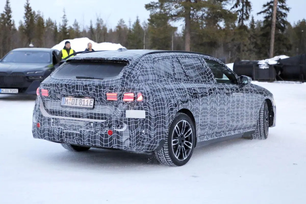 BMW Serie 5, la station wagon sarà Elettrica, Diesel, Benzina e Ibrida Plug-In [Foto Spia]