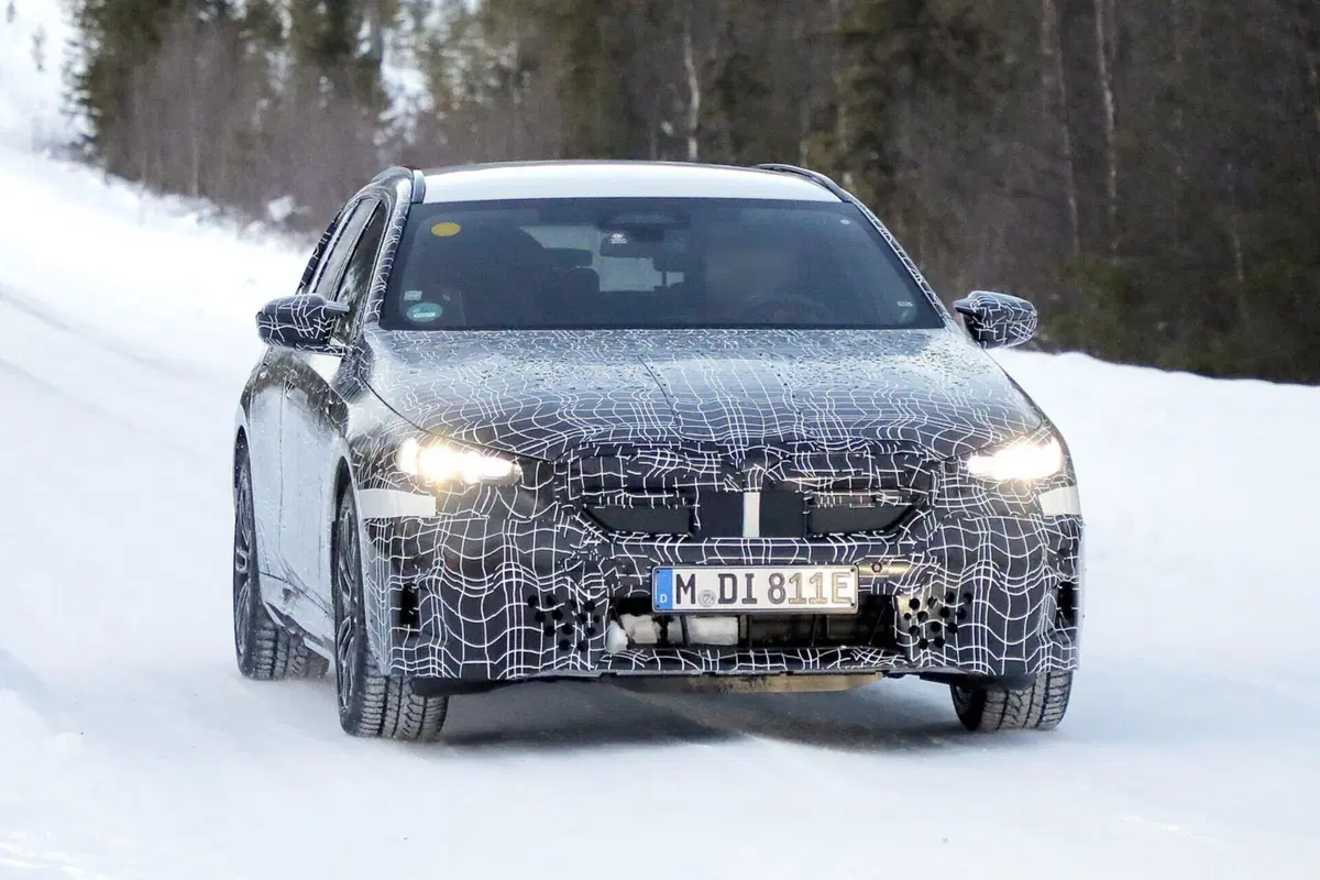 BMW Serie 5, la station wagon sarà Elettrica, Diesel, Benzina e Ibrida Plug-In [Foto Spia] (2)