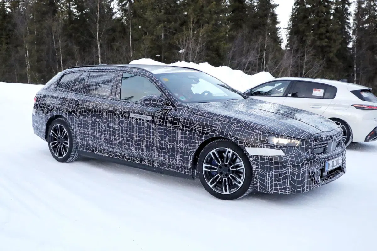 BMW Serie 5, la station wagon sarà Elettrica, Diesel, Benzina e Ibrida Plug-In [Foto Spia] (3)