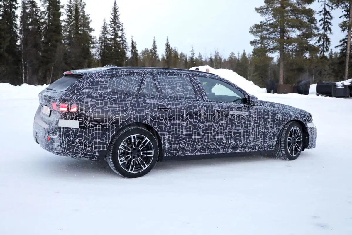 BMW Serie 5, la station wagon sarà Elettrica, Diesel, Benzina e Ibrida Plug-In [Foto Spia] (5)